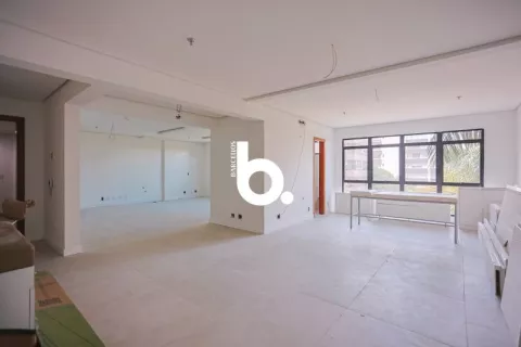 Sala com 2 banheiros e 100m² para alugar no bairro Auxiliadora, Porto Alegre