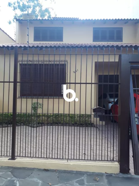 Excelente SOBRADO no bairro Mont Serrat